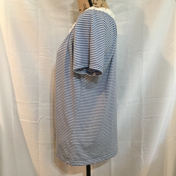 Cute crochet neckline top - Picture 2 of 7